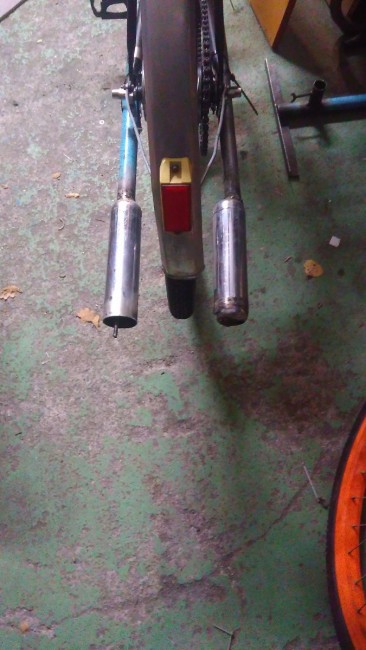 takový pokus jak vypadá dvoji výfuk