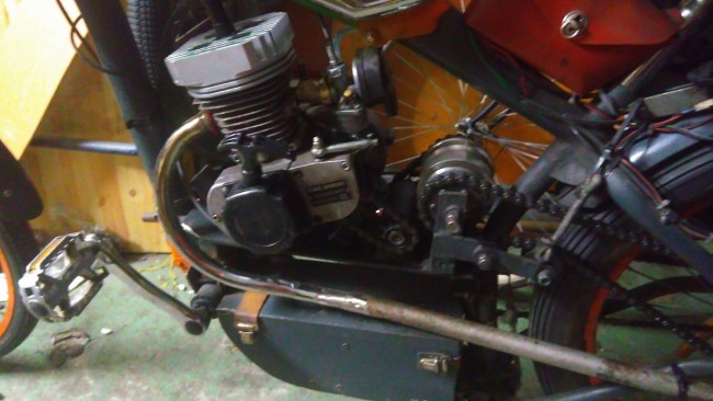 předělaný držak motoru větší hlava 5 stupnová převodovka a kufr na náradí