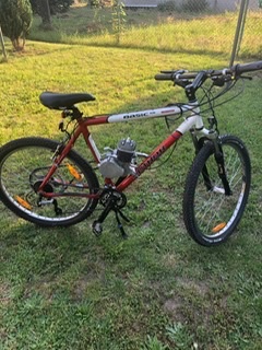 Kamarádi mi staví kolo...